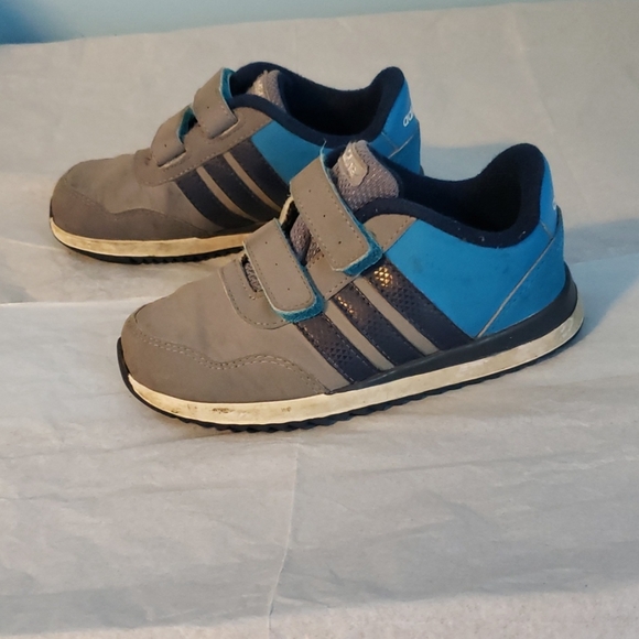 Boy's Adidas Velcro Sneakers Size 9.5 - Picture 5 of 9